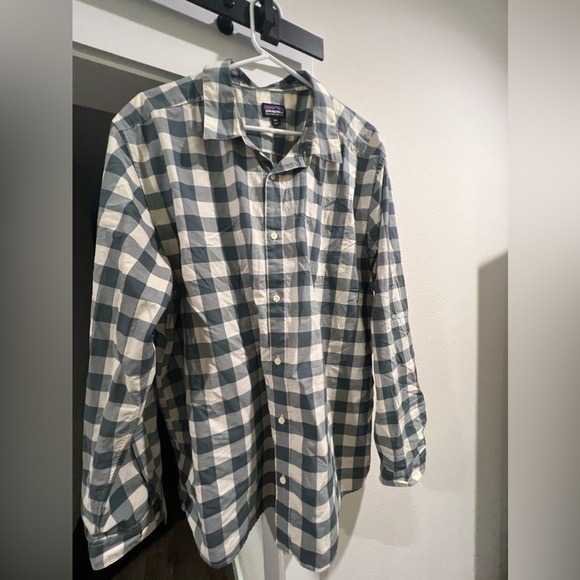 Patagonia Button-Up - Picture 1 of 2